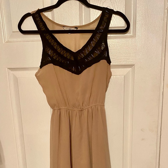 Beautiful flowing MIDI dress. Euro size 6. - Picture 3 of 10